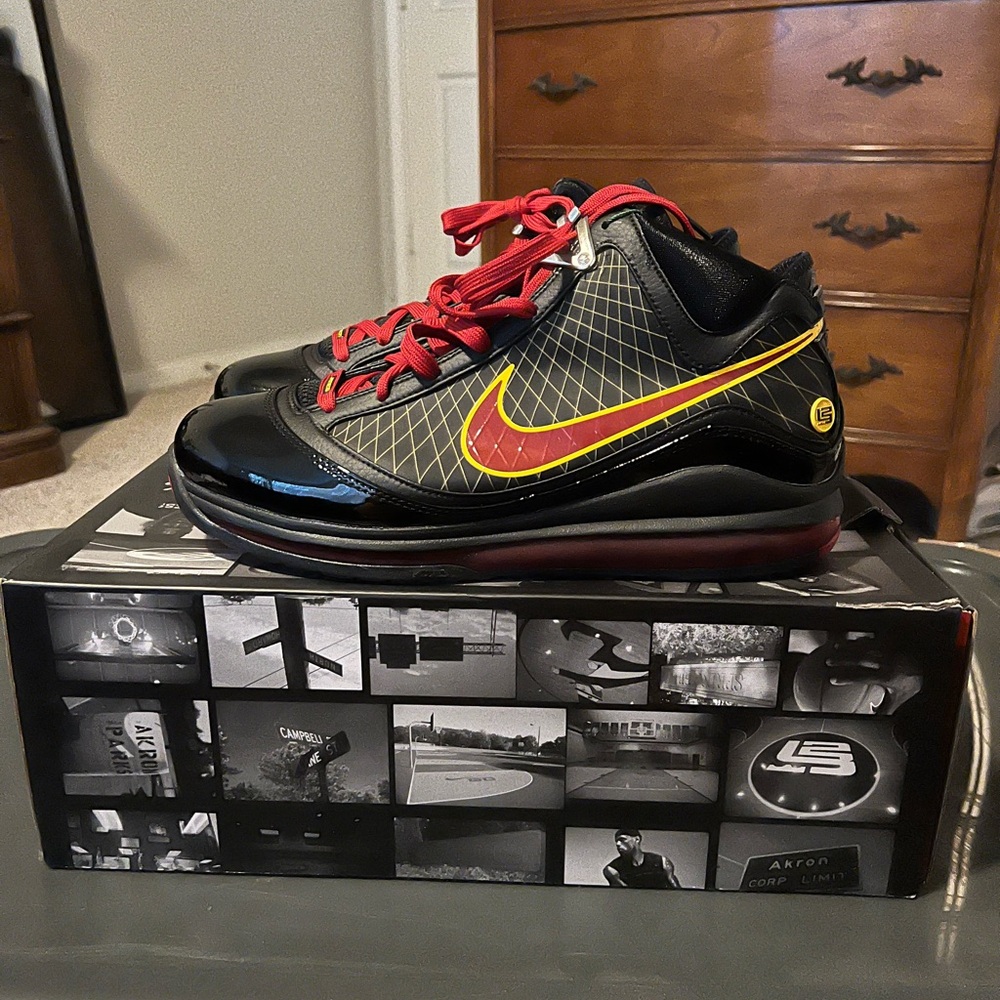 LeBron VII QS “Fairfax Away”